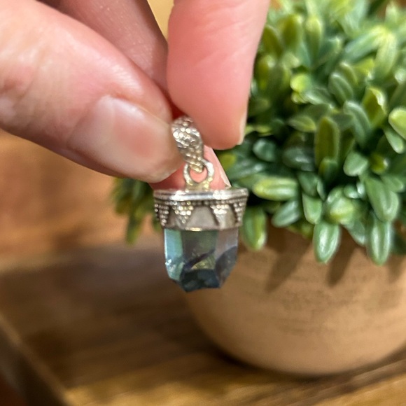 925s Aqua Aura Quartz point pendant - Picture 5 of 8